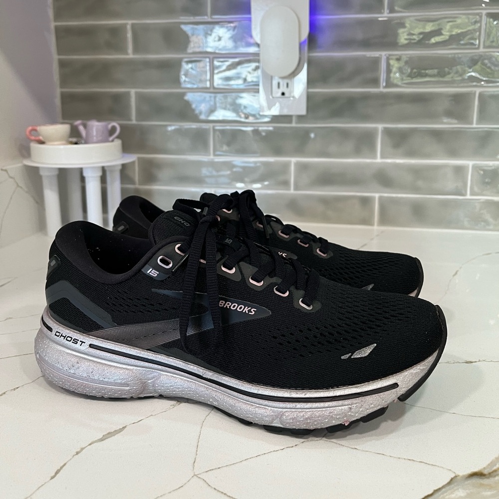 Brooks Ghost 15 Running Shoes. Women’s Size 7.5 Color Black Rose Gold